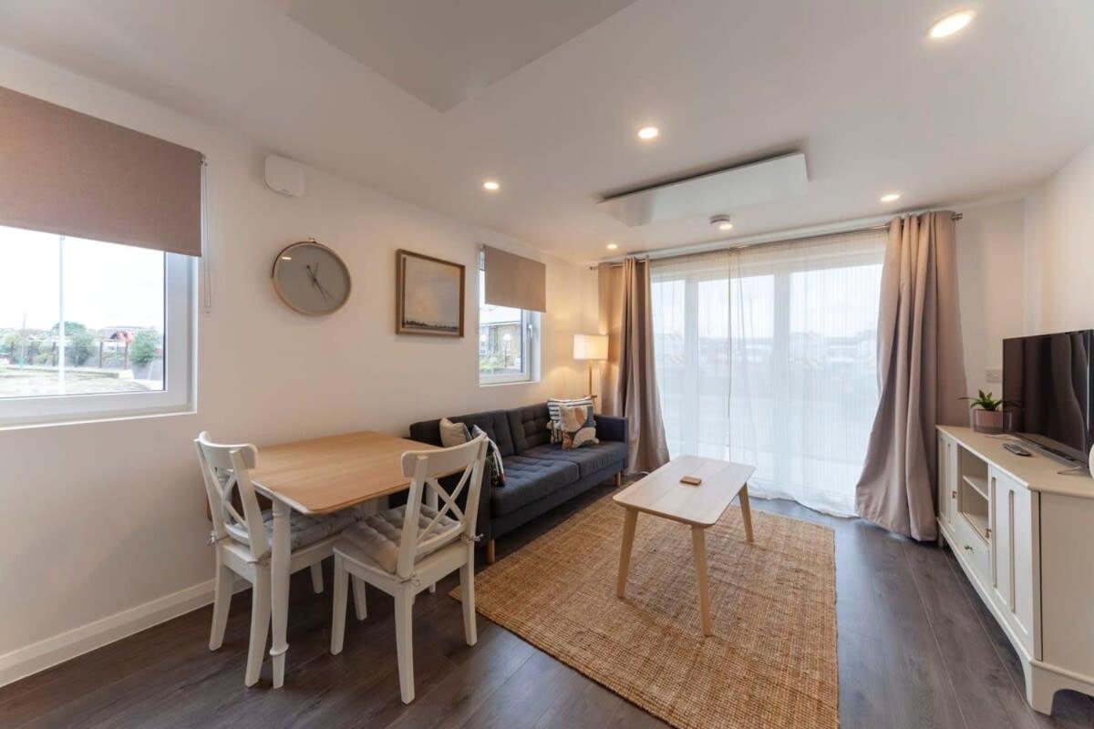 Contemporary 1 Bedroom Apartment In Ashford Ashford  Exteriör bild