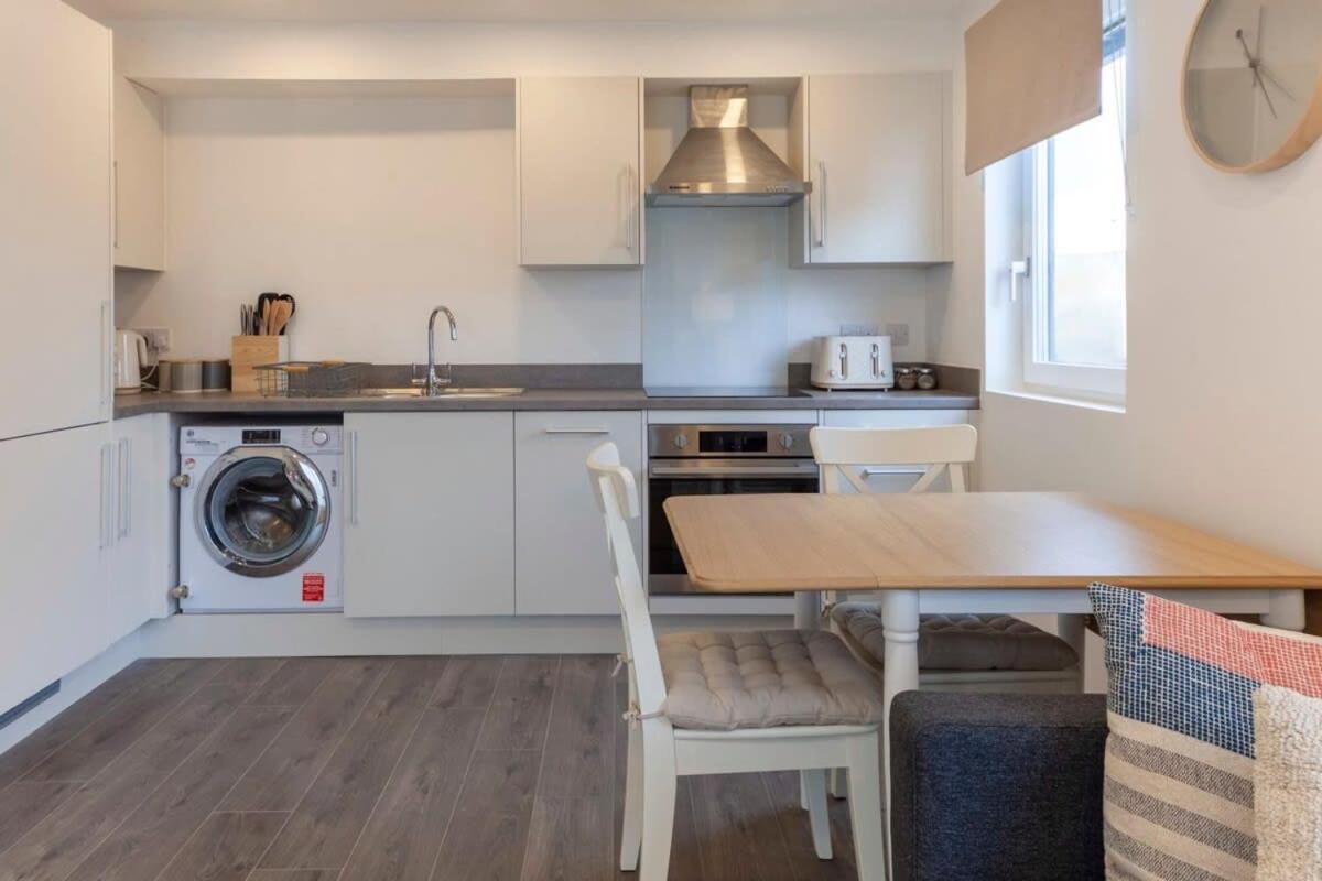Contemporary 1 Bedroom Apartment In Ashford Ashford  Exteriör bild